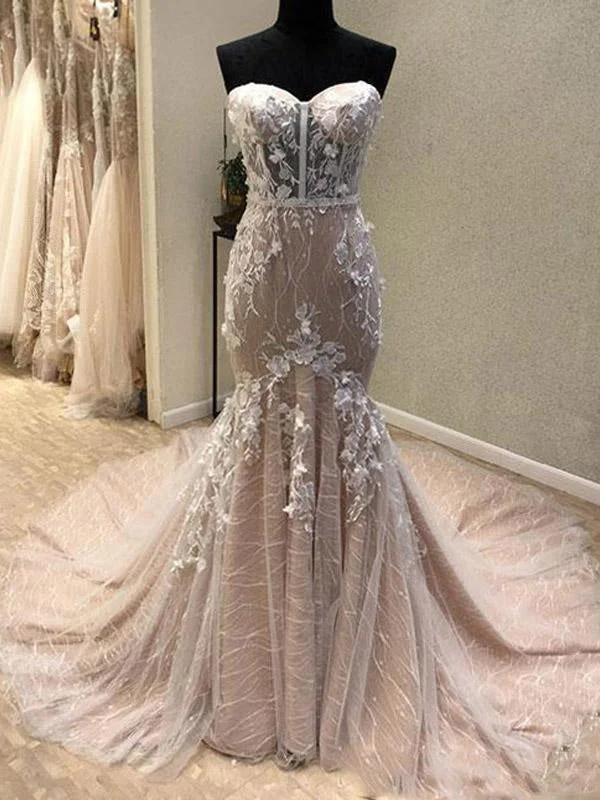 Gorgeous Sweetheart Mermaid Lace Appliqued Strapless Wedding Dress